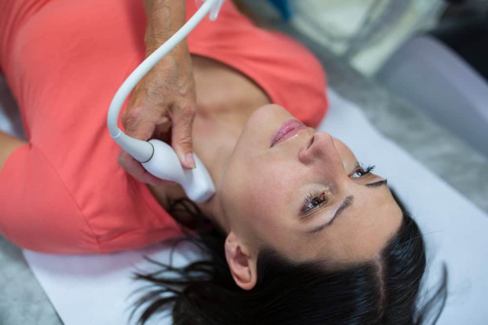 Echo Doppler i Vazave të Qafës: Kur Duhet Kryer dhe Pse Ju Mbron nga Rreziqet Serioze